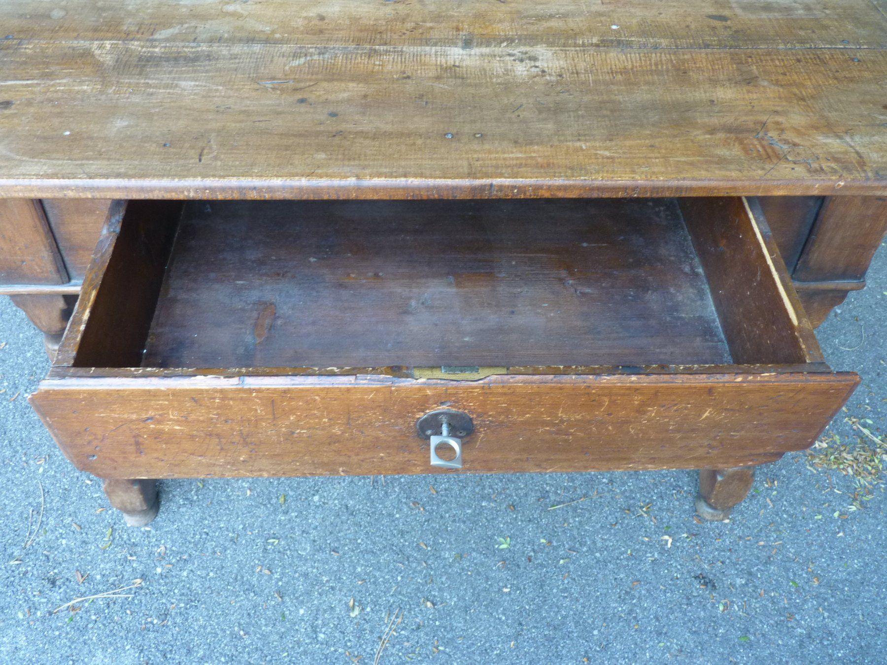 Eichholtz Tische: Antiker Uralter Eichenholztisch 118x75x55cm – Gebraucht aus Küsnacht ZH von zoliboli01 4