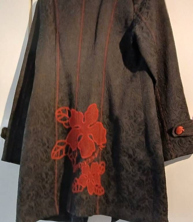 Cappotti: Manteau, style desigual – Usato da penthaz venduto da Sunflower6565 3