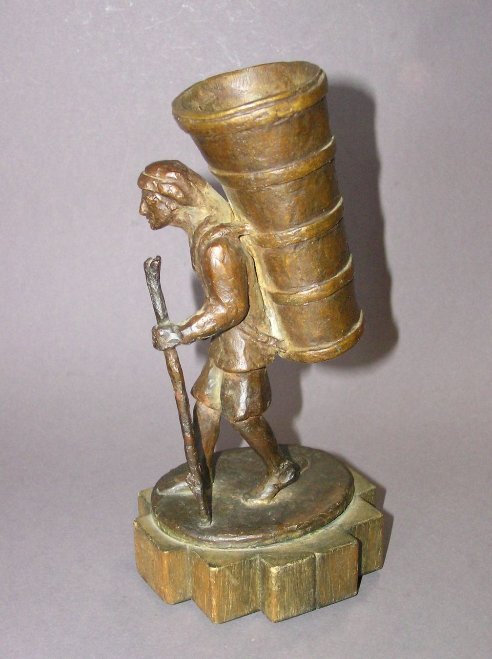 Statuette: WERNER ROMANG BRONZE BUTTENMANN – Usato da Grenchen venduto da Antique-hunter 3