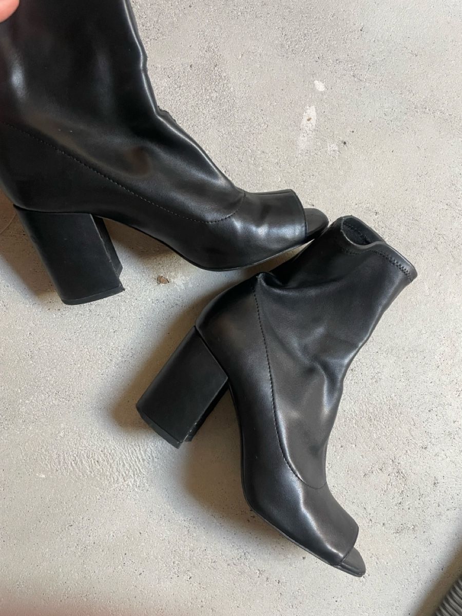 Zara Scarpe da donna: ALLES RAUS Sexy Peep-Toe Stiefel – Usato da Kloten venduto da simones.thriftshop