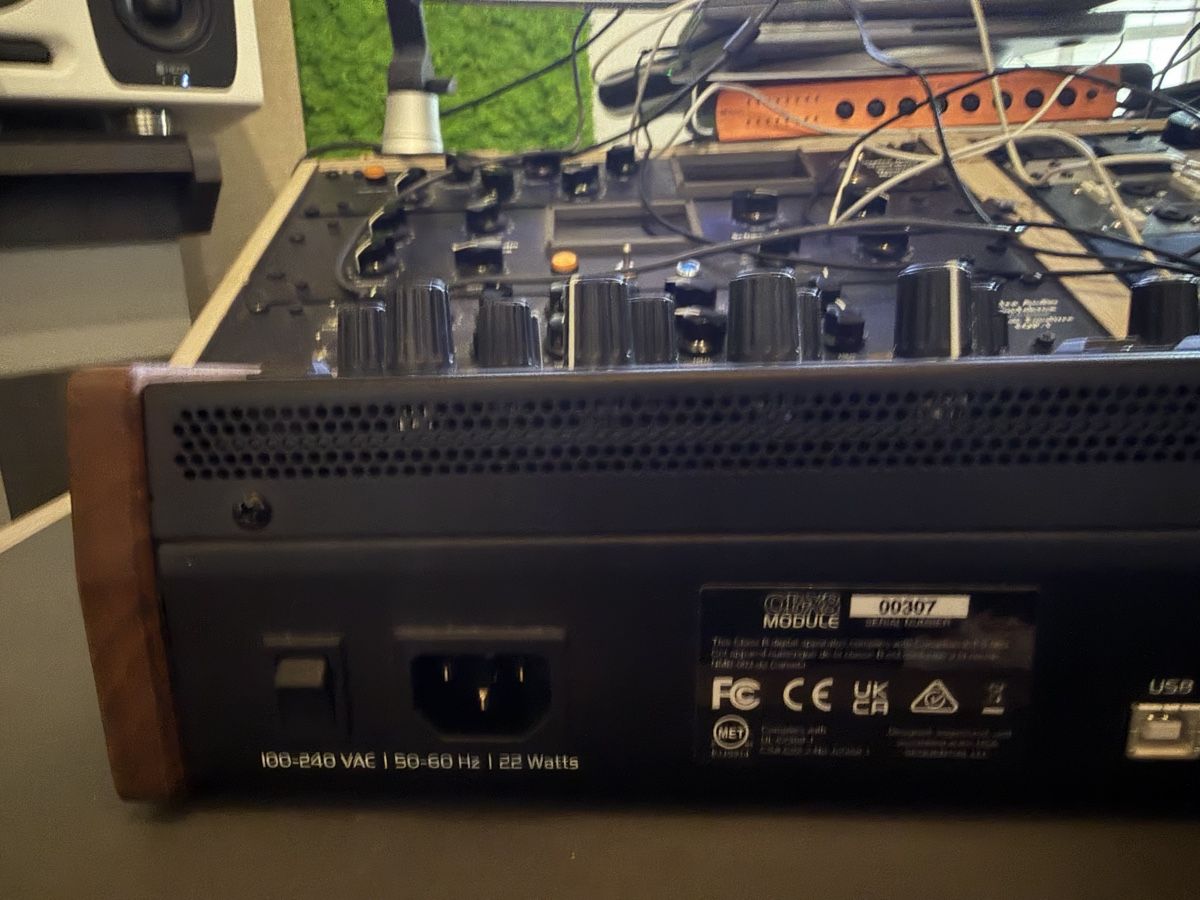 Oberheim Electronics Instruments de musique: Oberheim OBX8 Synthesizer Desktop - Good Condition – D'occasion à Vordemwald par gerard.green 4