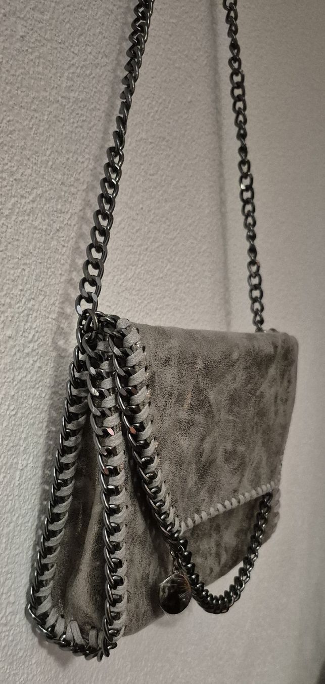 Borse da donna: Borsa donna grigio. Nuova – Nuovo (secondo la descrizione) da Giubiasco venduto da Stefaniav