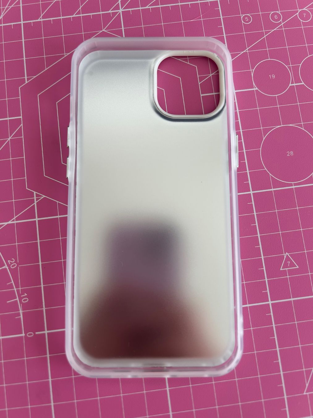 Apple Cover & Protezioni schermo: iPhone 14 phone case - NEW! – Nuovo e nell'imballaggio originale da Basel venduto da lau_982w 2