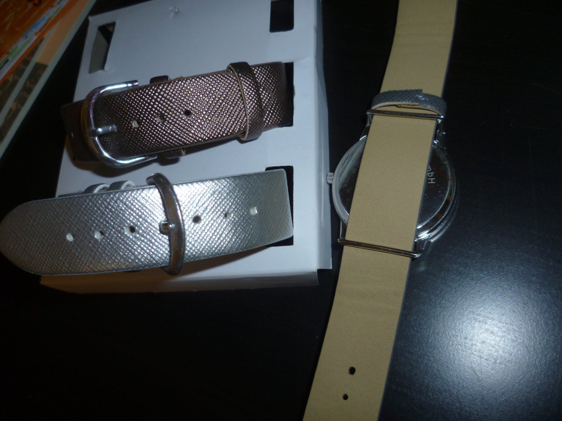 Orologi: Einfache, markenlose Uhr mit 3 einfach austauschb. Armbänder – Usato da Zeiningen venduto da elcanaja 2