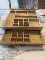 Setzkasten aus Holz mit Glasfront neuwertiger Zustand