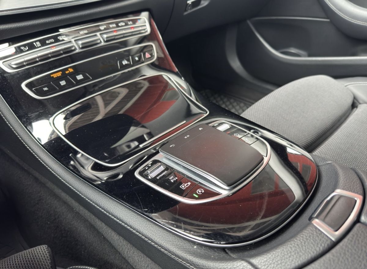 Mercedes-Benz Automobili: Mercedes-Benz E220d T Avantgarde 9G – Usato da Sennwald venduto da elegance_cars 7