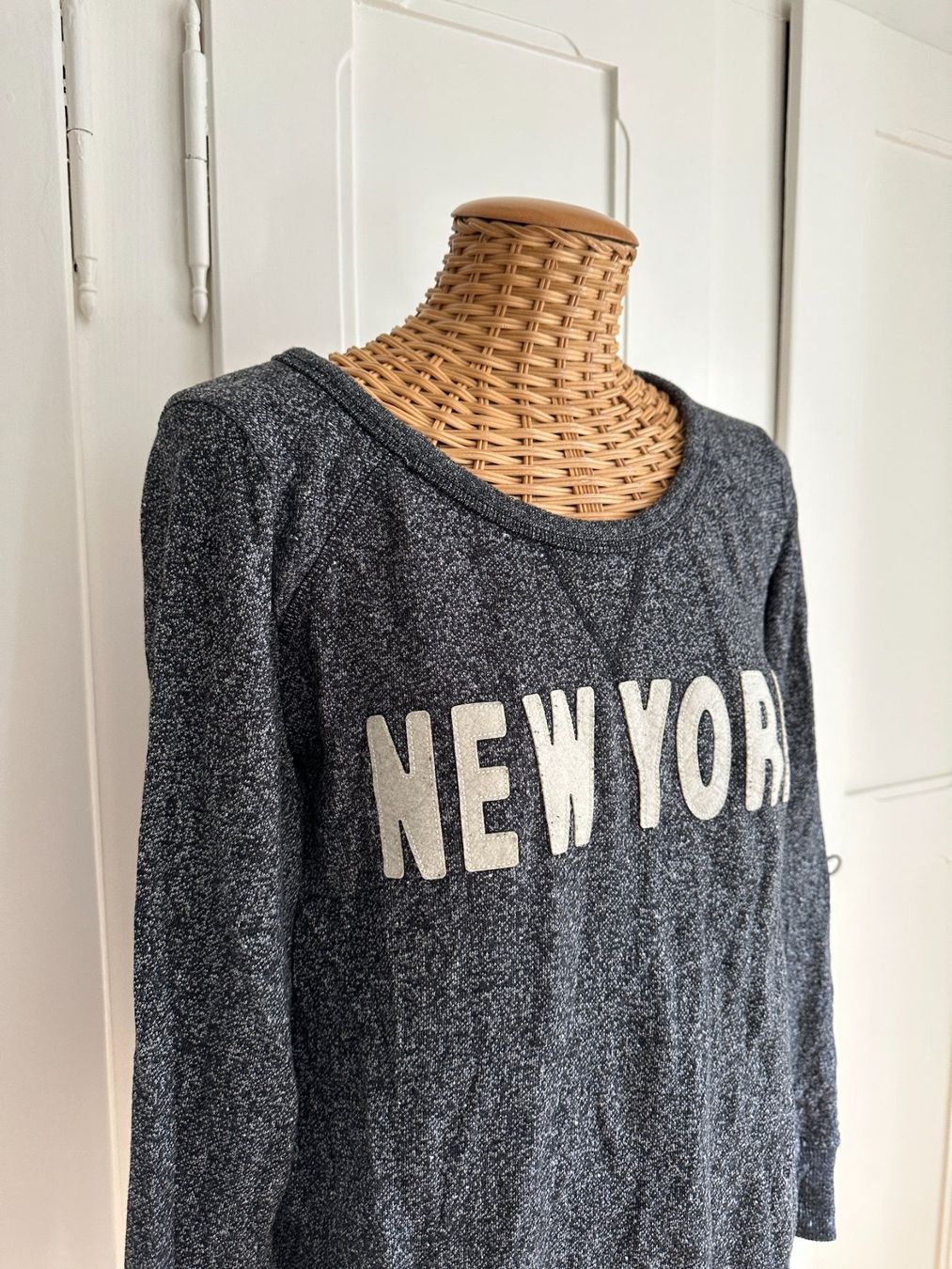Pulls & Sweat-shirts: New York Sweatshirt grau meliert - S – D'occasion à Zürich par Diazaio 1