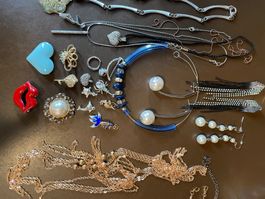 Verschiedene Modeschmuck-Accessoires