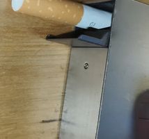 Étui à cigarettes métallique avec distributeur