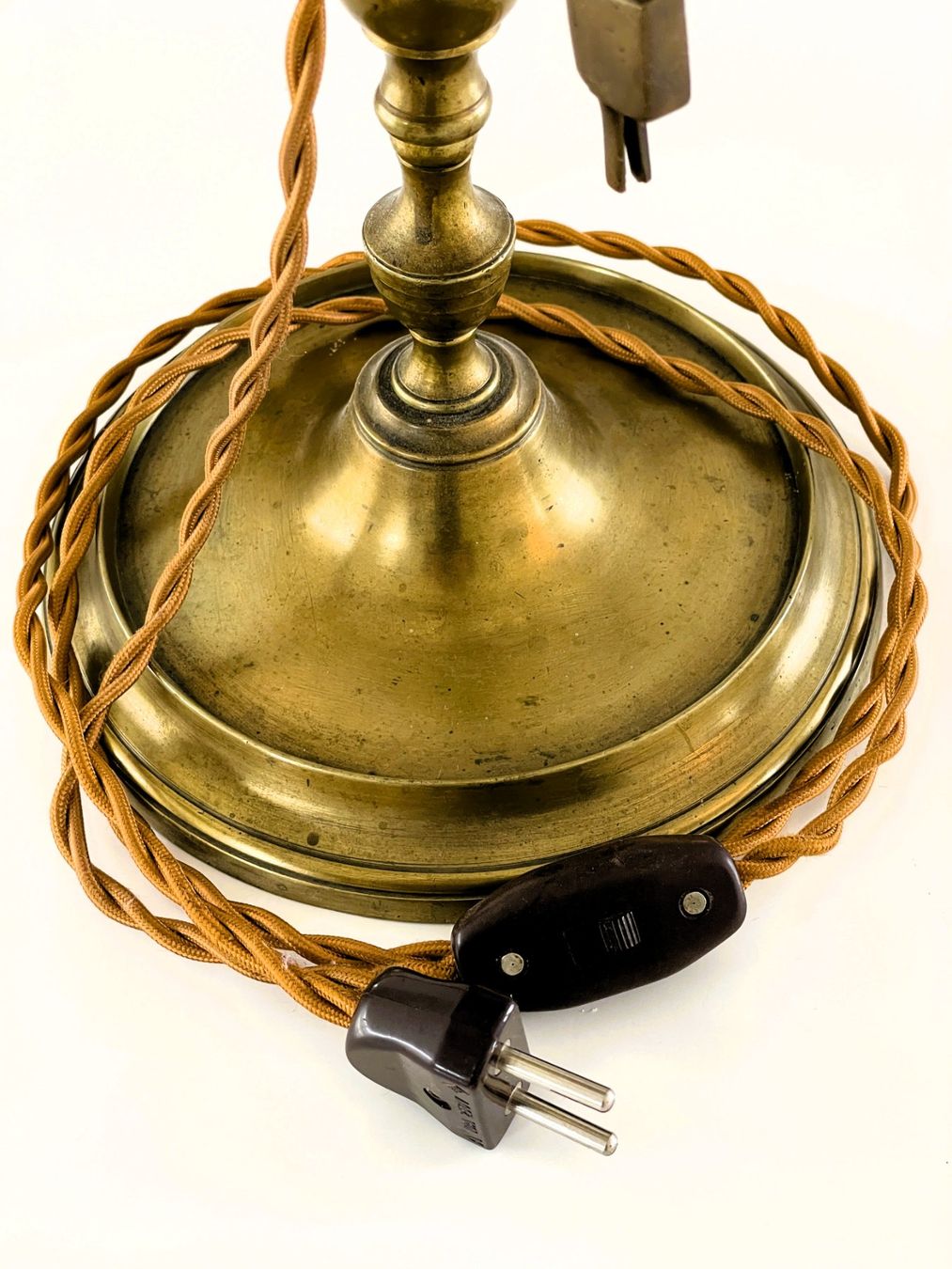 Lampade: Antike Tischlampe aus Messing – Usato da Luzern venduto da Poa 5
