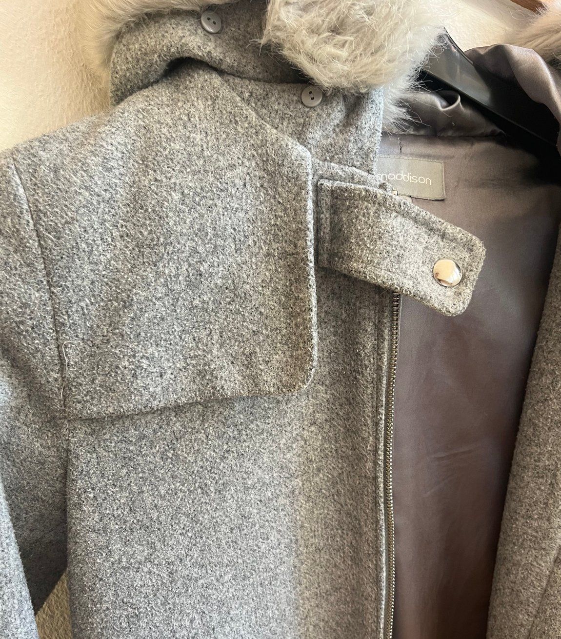 Cappotti: Manteau gris à capuche – Usato da Hauterive NE venduto da romyberbe 4