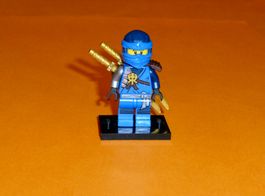 Lego Ninjago/ Minifigur njo0258 Jay m. Waffen + Standplatte
