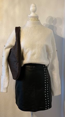 TW white turtleneck sweater with heart details🤍