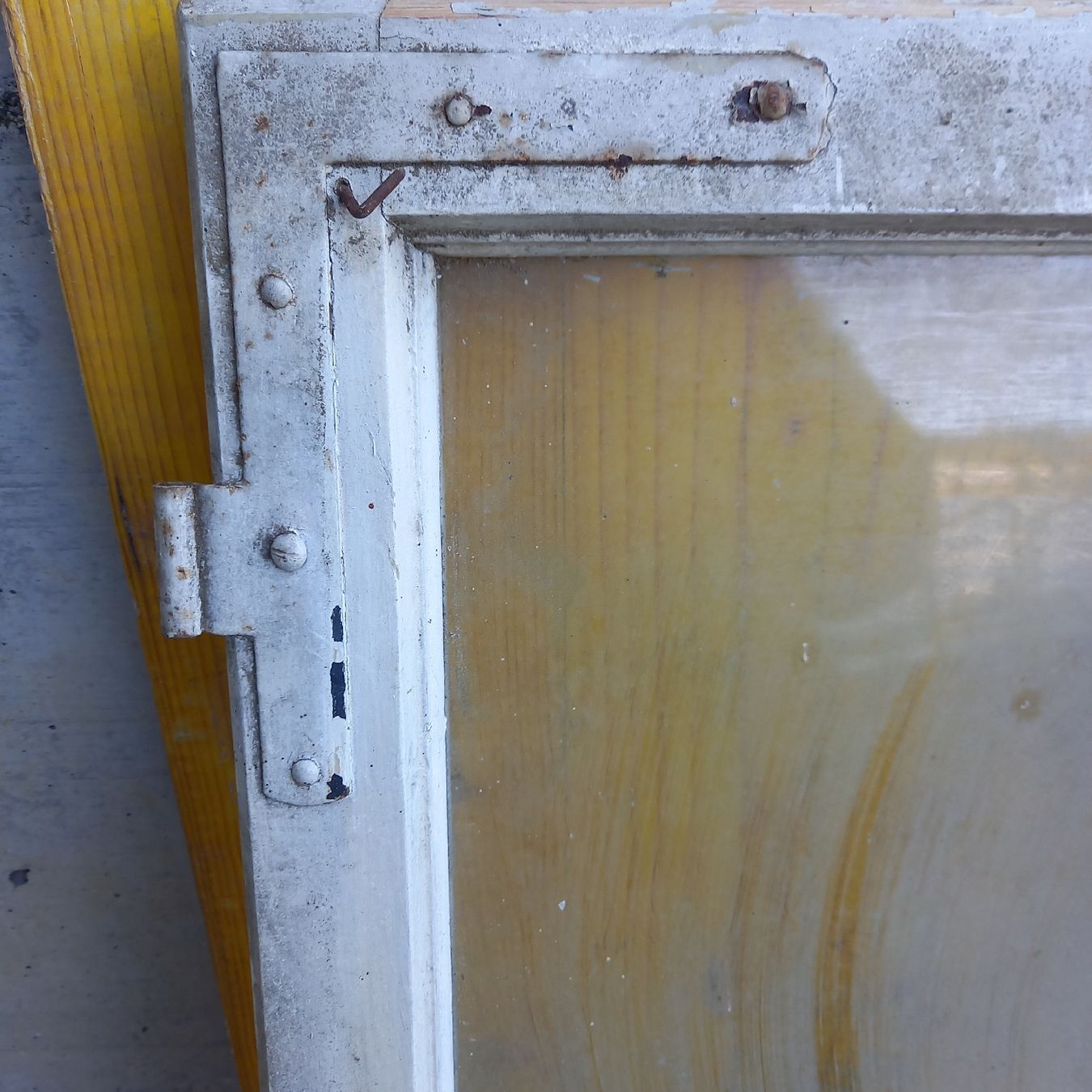 Finestre: Altes gebrauchtes Holzfenster – Usato da Galgenen venduto da Allerlei8854 2