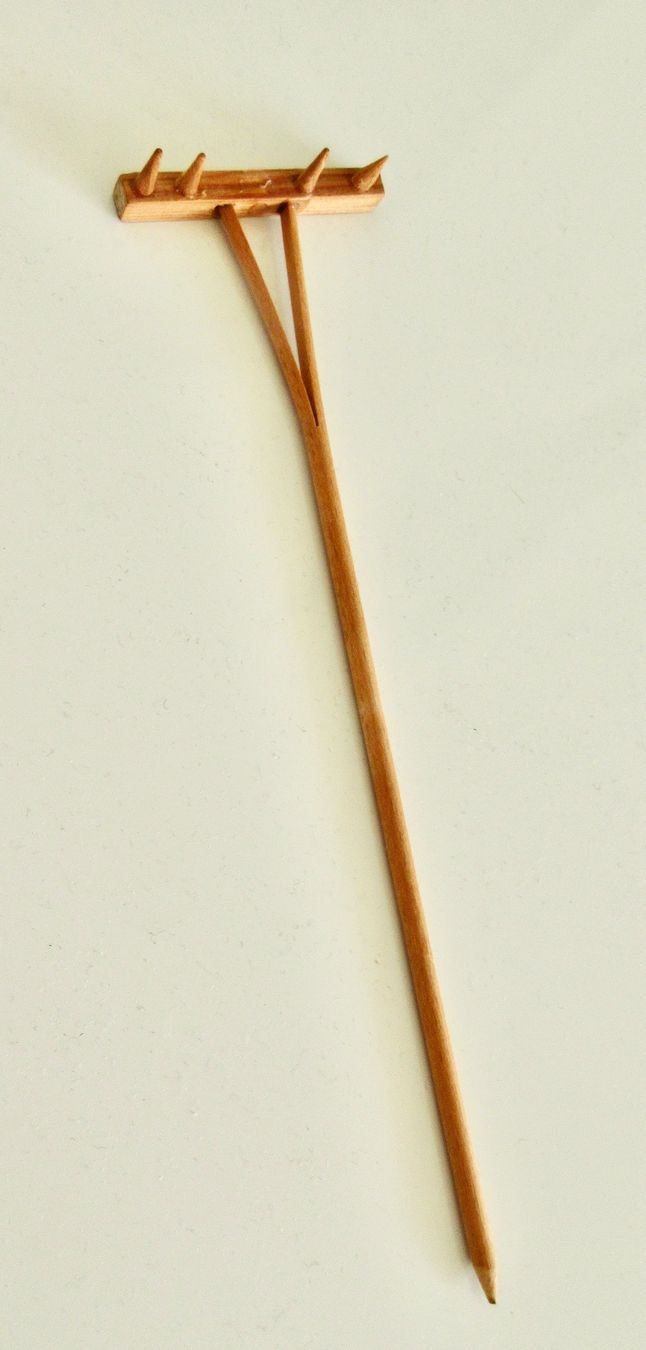 Giocattoli: Hand Rechen, Laub oder Heu, Holz, Puppenstube, Bauernhof – Nuovo (secondo la descrizione) da Egg b. Zürich venduto da Mogli93