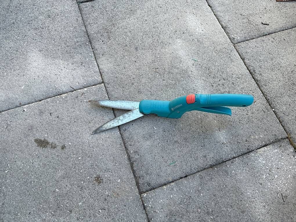 Tutti gli attrezzi: Rasenschere Gardena – Usato da Lütisburg venduto da Tweety77