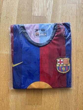 Fussballtrikot und Shorts FC Barcelona Grösse 176 neu