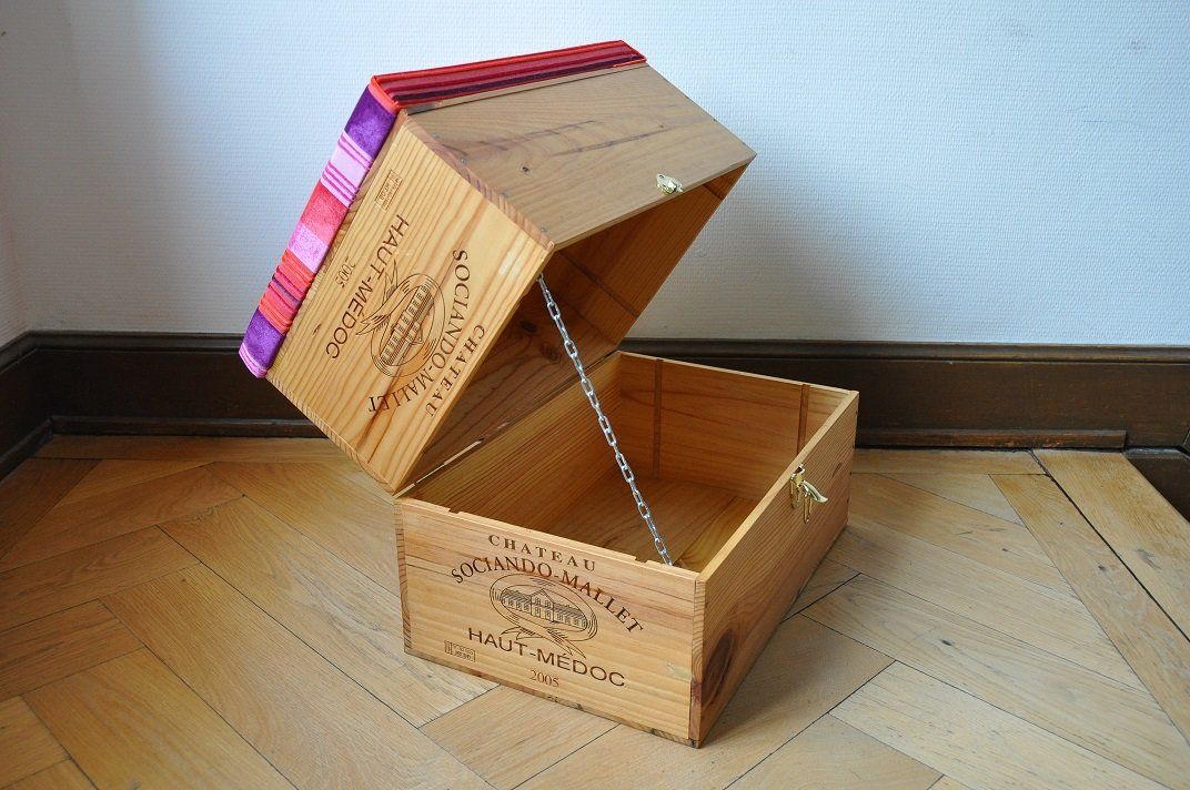 Truhen: Exklusive Sitztruhe/Sitzhocker/Möbel aus Weinkisten Mod. 08 – Neu (gemäss Beschreibung) aus Zürich von kisten-karl