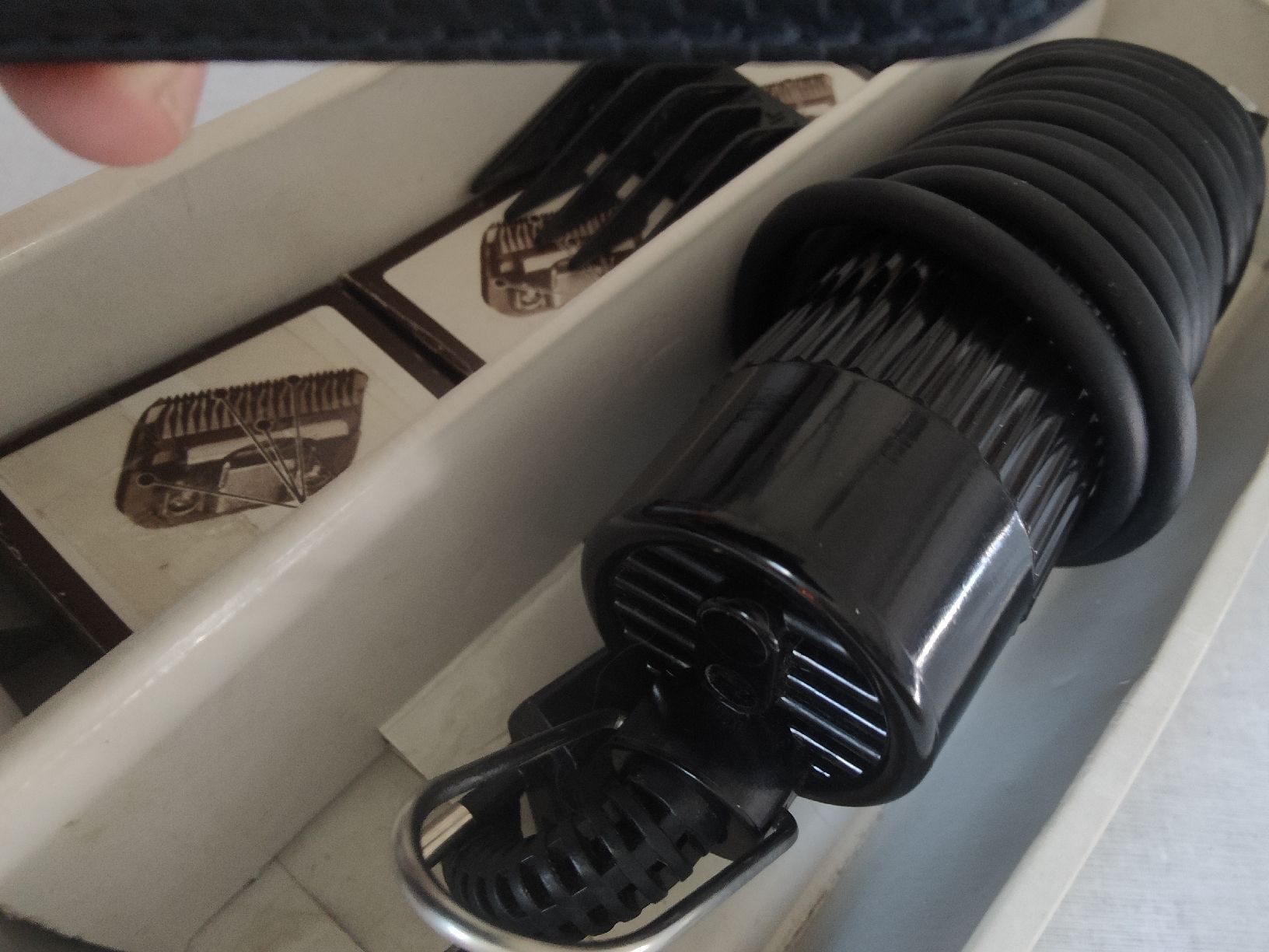 Prodotti per la cura & articoli per la pulizia: Tondeuse électrique professionnele – Nuovo (secondo la descrizione) da Courtelary venduto da Mini610 4