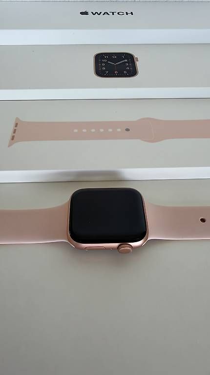 Smartwatch: APPLE WATCH SE 44mm – Nuovo e nell'imballaggio originale da Romont FR venduto da Yohelys 3