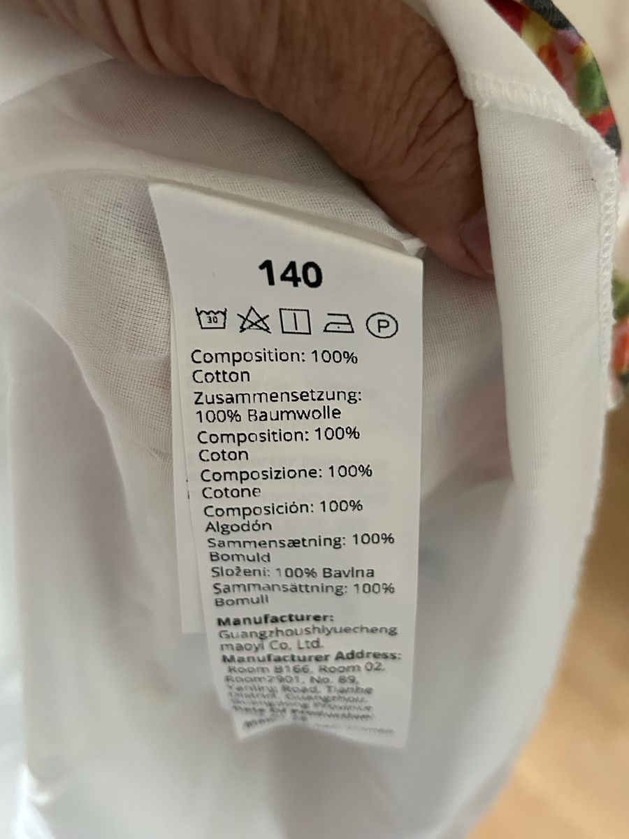 Robes et jupes: Kleid Blumenmuster Grösse 140 neu – Neuf avec emballage d'origine à Zürich par kiwi1994 3