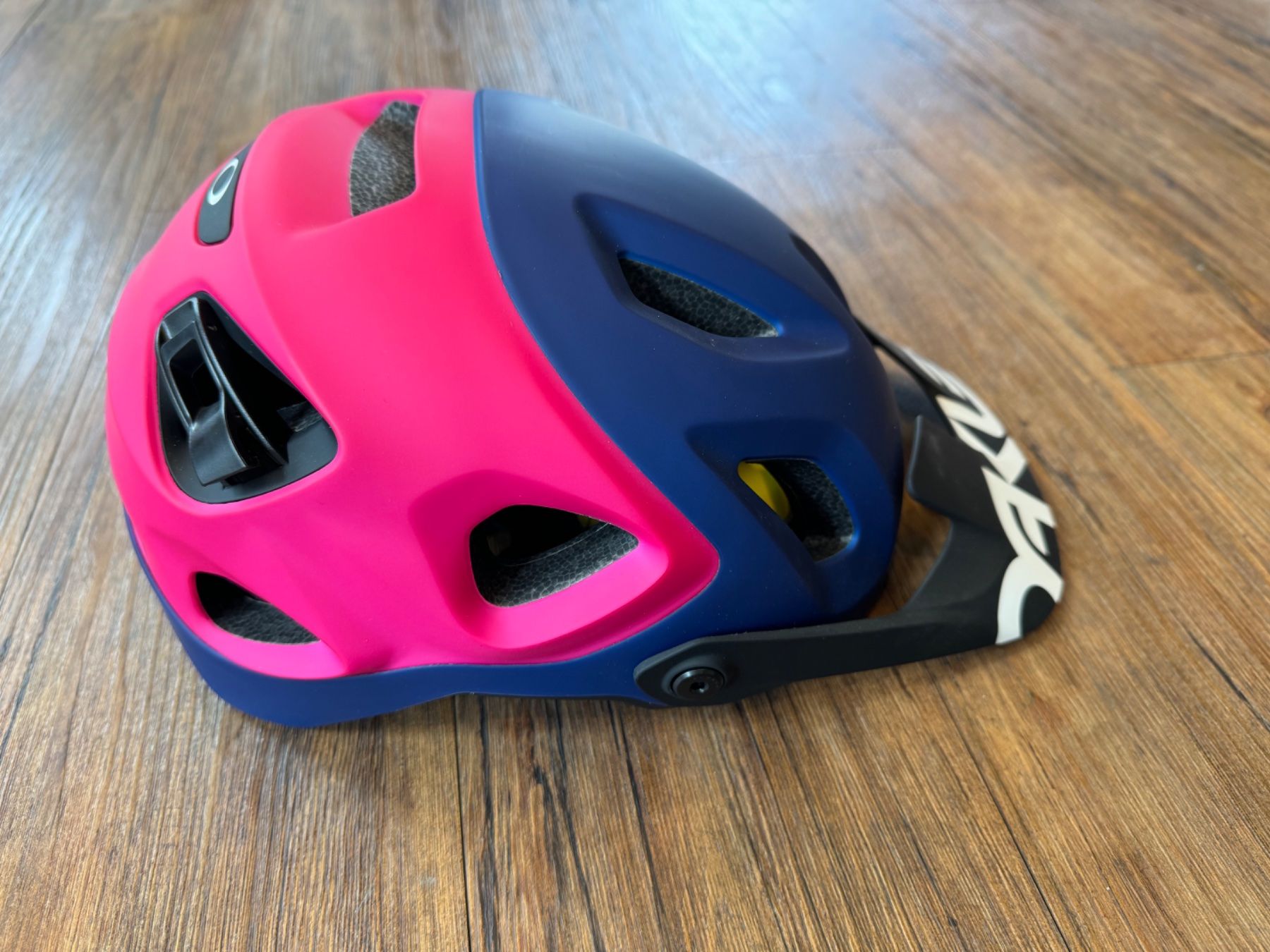 Oakley Caschi: Oakley DRT5 Mips Helm NEU Gr. M – Nuovo e nell'imballaggio originale da Hochdorf venduto da TreeLeeHochdorf 1