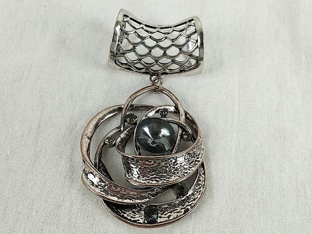 Pendentifs: Modeschmuck Anhänger foulard – D'occasion à Schübelbach par Restwert_Schubelbach