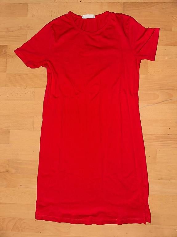 Kleider: Rotes Kleid mit Gurt – Gebraucht aus Watt von nad_h9db