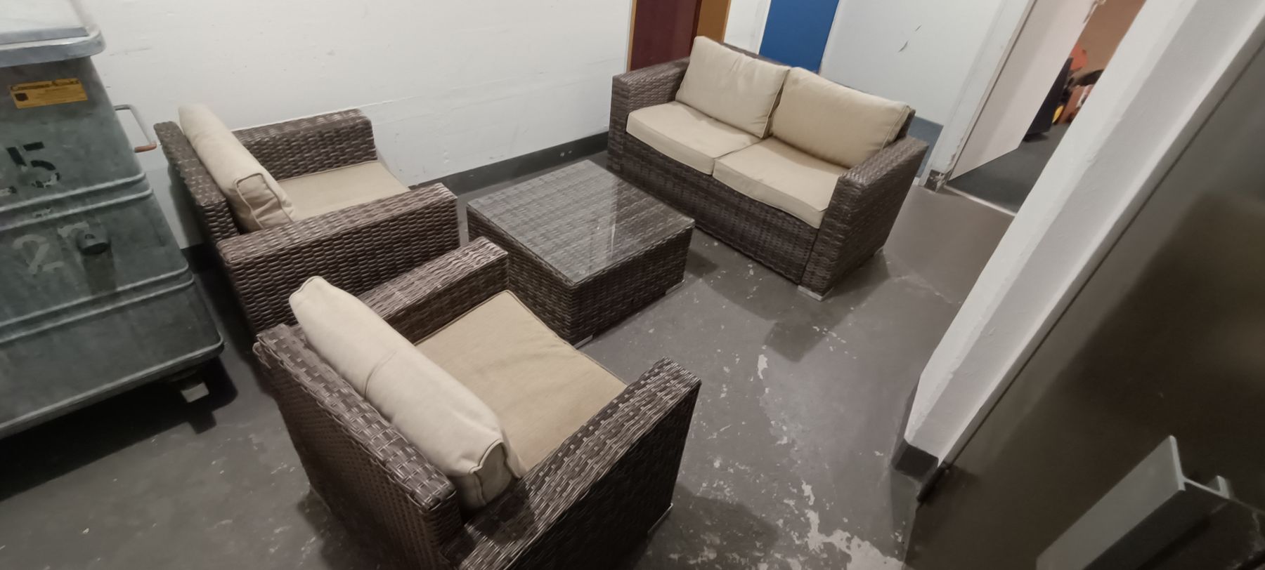 Set di tavolo e panche: Rattan Lounge – Usato da Pfäffikon ZH venduto da K-V-M