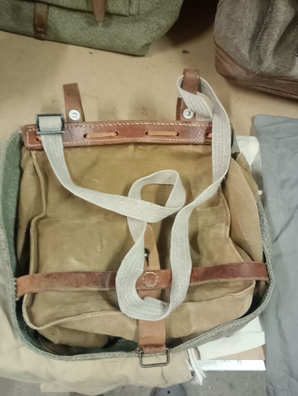 Schweizer Armee Uniformi: Rucksack, F-Sack, Brotsack, usw Schweizer Armee – Usato da Safenwil venduto da dodgewc12 2
