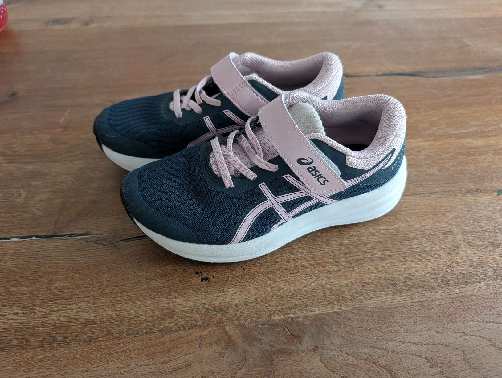 Asics Scarpe per ragazze: Asics Hallenschuhe – Usato da Trimmis venduto da Blueberry123