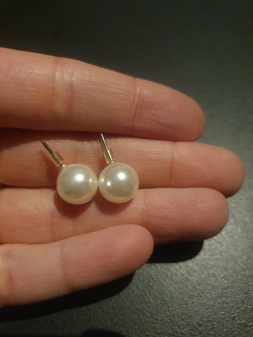 Orecchini pendenti & Orecchini a lobo: Elegante Ohrstecker mit Perlen-Optik – Usato da Moosseedorf venduto da Sonnenschein.. 1