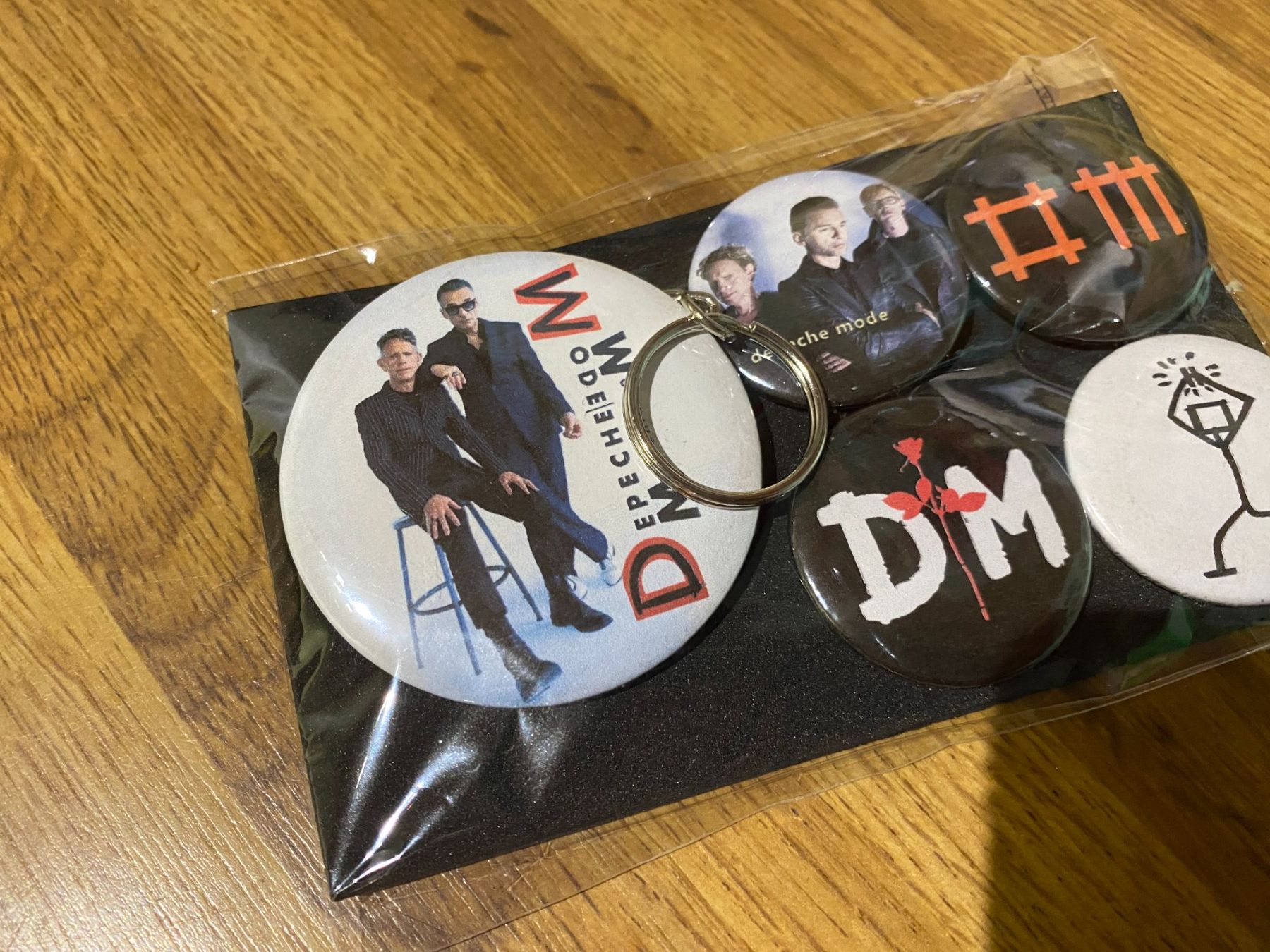 Placchette & Badge: Depeche Mode - Flaschenoeffner & Pin Anstecker – Nuovo (secondo la descrizione) da Basel venduto da VinylLover68 2
