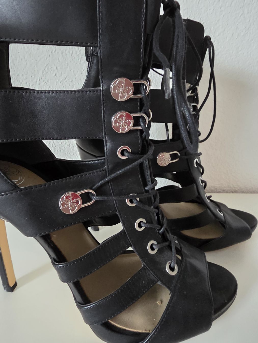 Guess Damenschuhe:  Guess Gladiator Lace-up Heels Size 40 - Perfect for Su – Neu (gemäss Beschreibung) aus Brüttisellen von par_8zbj 1