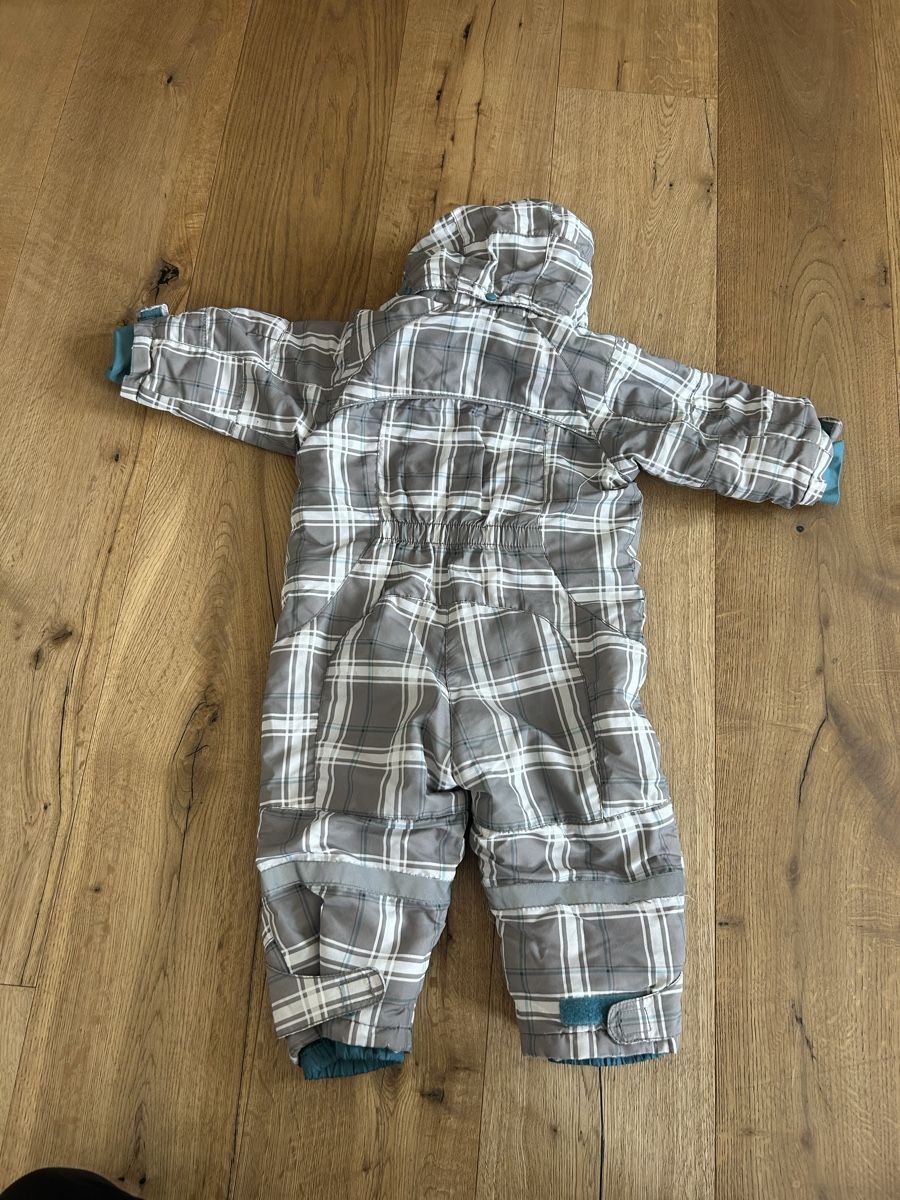 H&M Completi: Kinder Schneeoverall Karomuster – Usato da Basel venduto da hannahllena 2