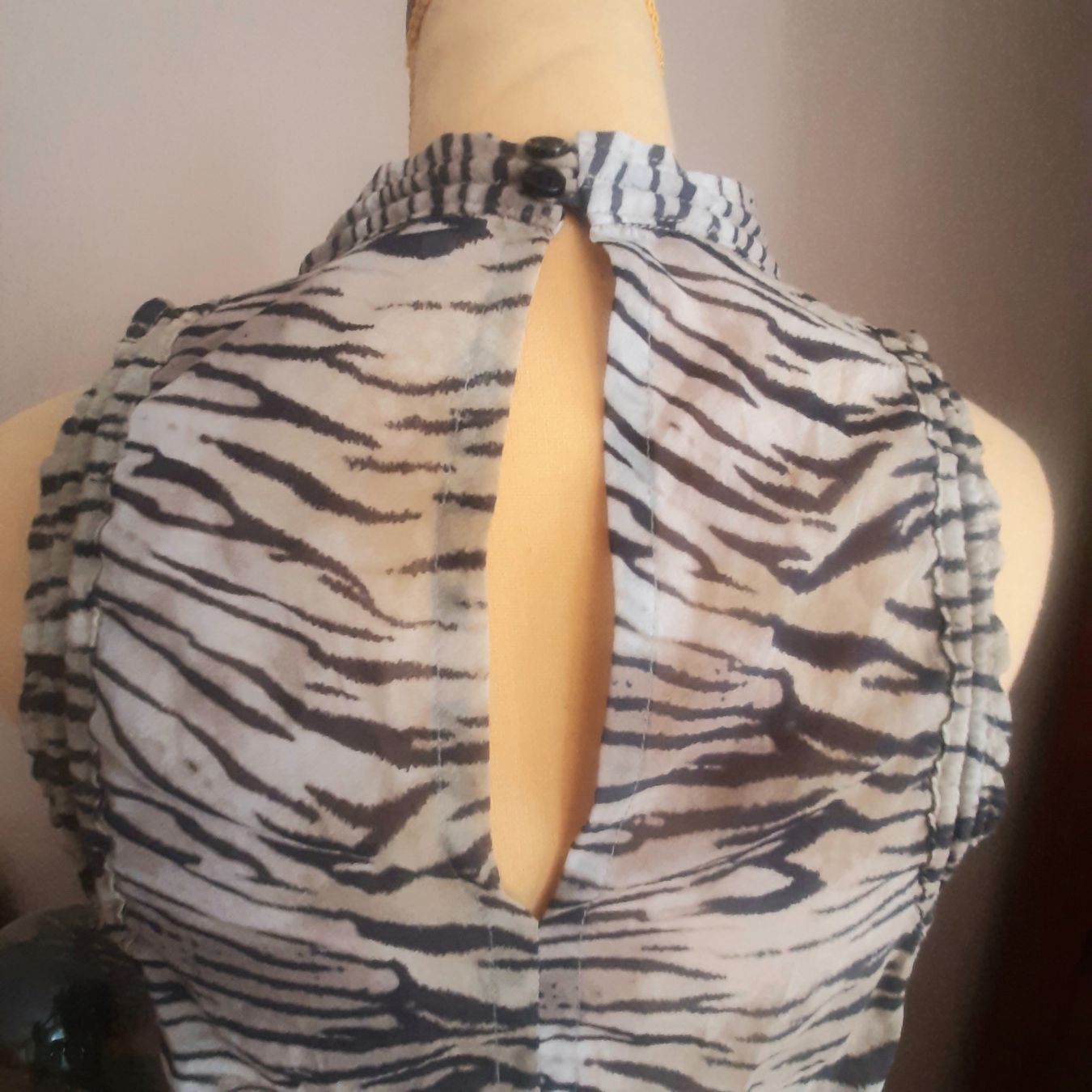 Iro Vestiti: Robe IRO en soie – Usato da Chêne-Bourg venduto da chsandra34 2