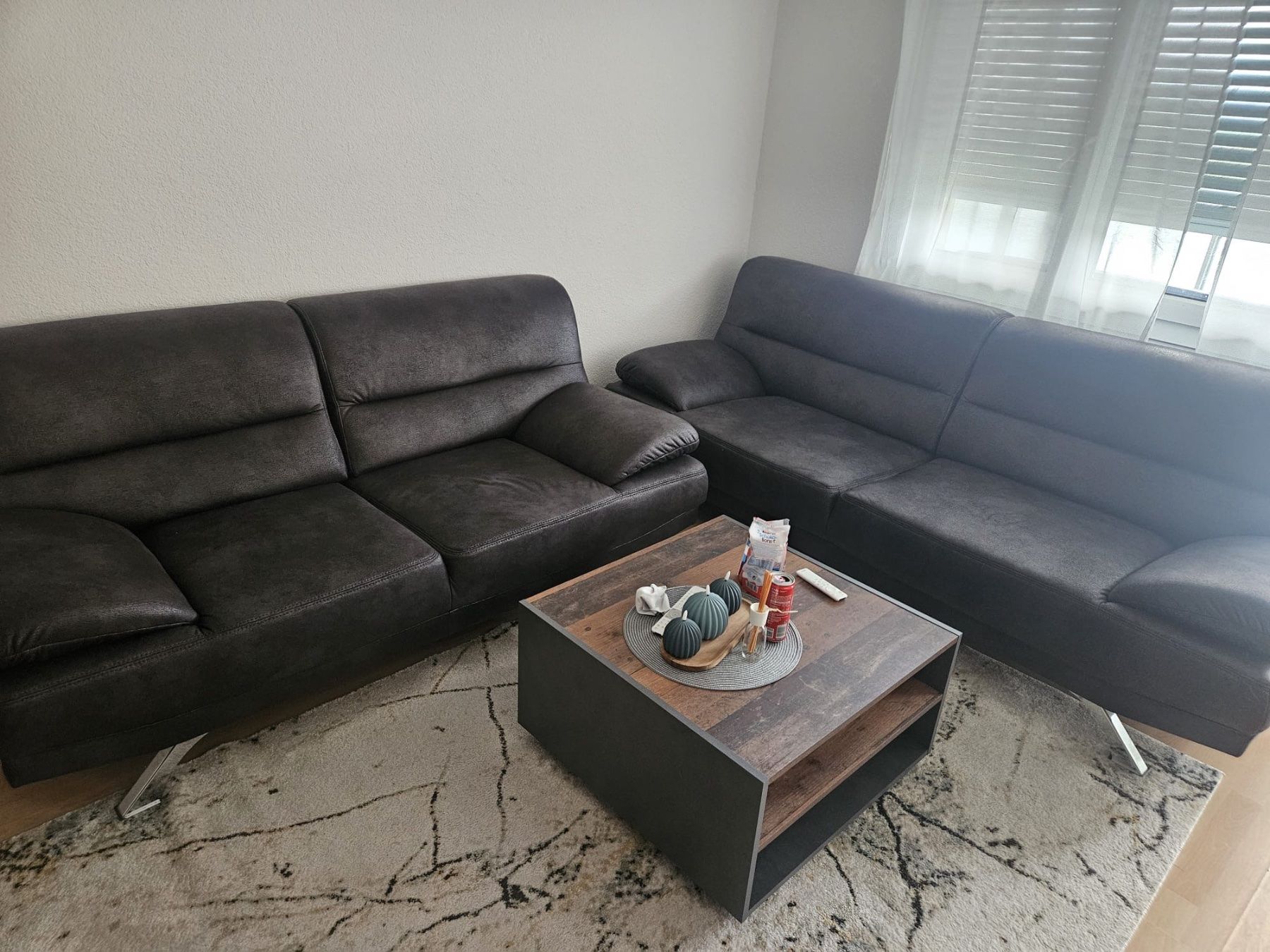 Sofas: Zwei neuwertige Sofas dunkelgrau – Neu (gemäss Beschreibung) aus Wangen b. Olten von vuk_wg9l