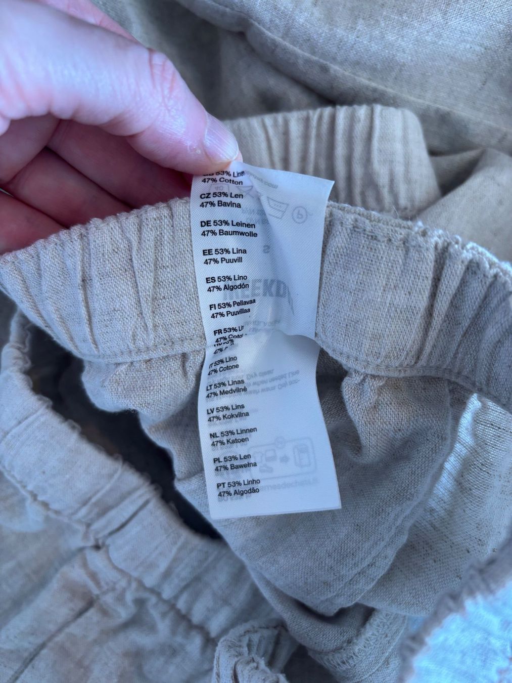 Weekday Pantaloni: WEEKDAY beige Shorts mit Leinen Gr. S – Usato da Zürich venduto da missmodernage 4