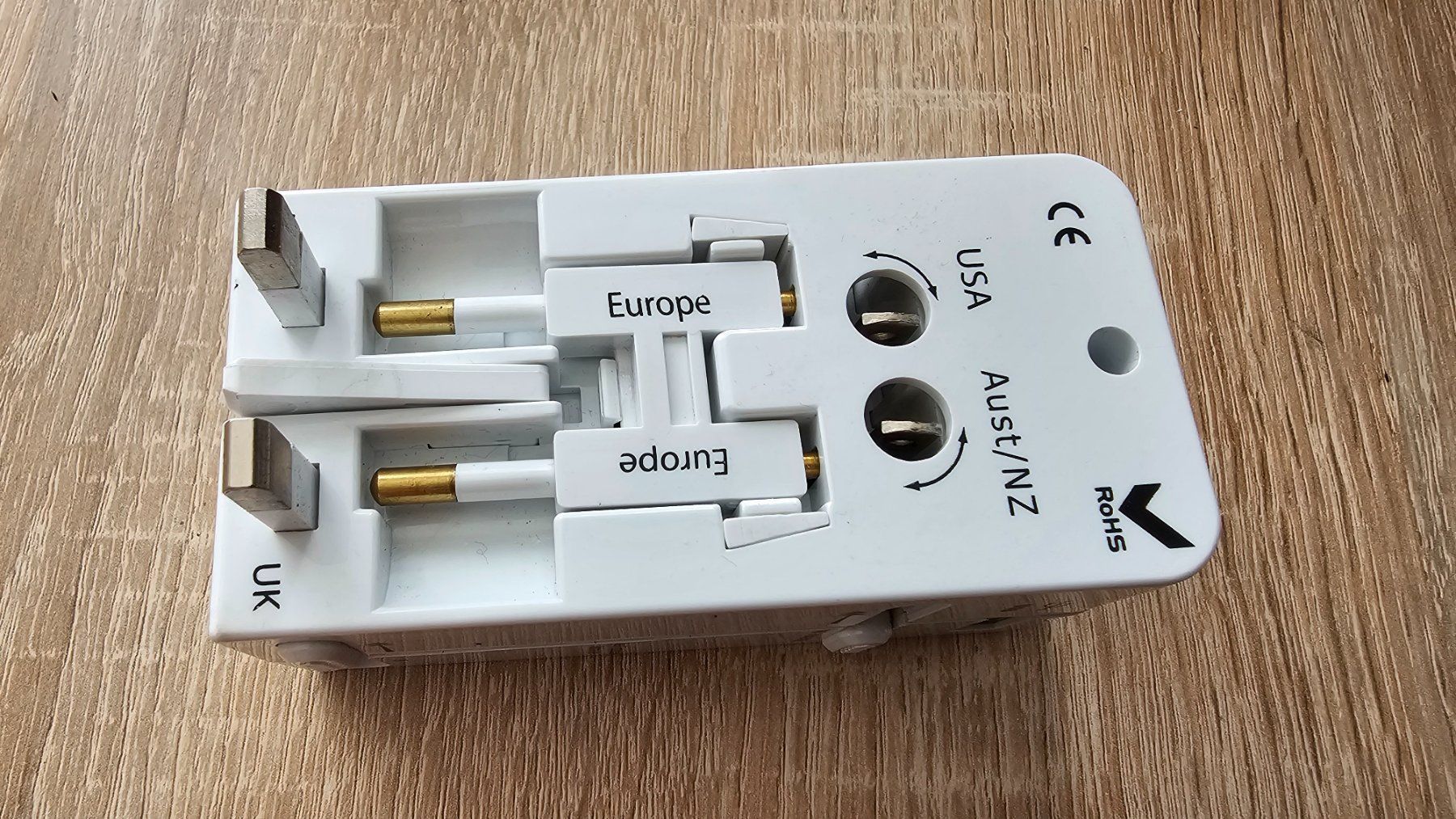 Unità & Adattatore: Reiseadapter Worldwide mit USB Anschluss – Usato da Adlikon b.Regensdf venduto da Cappo 6