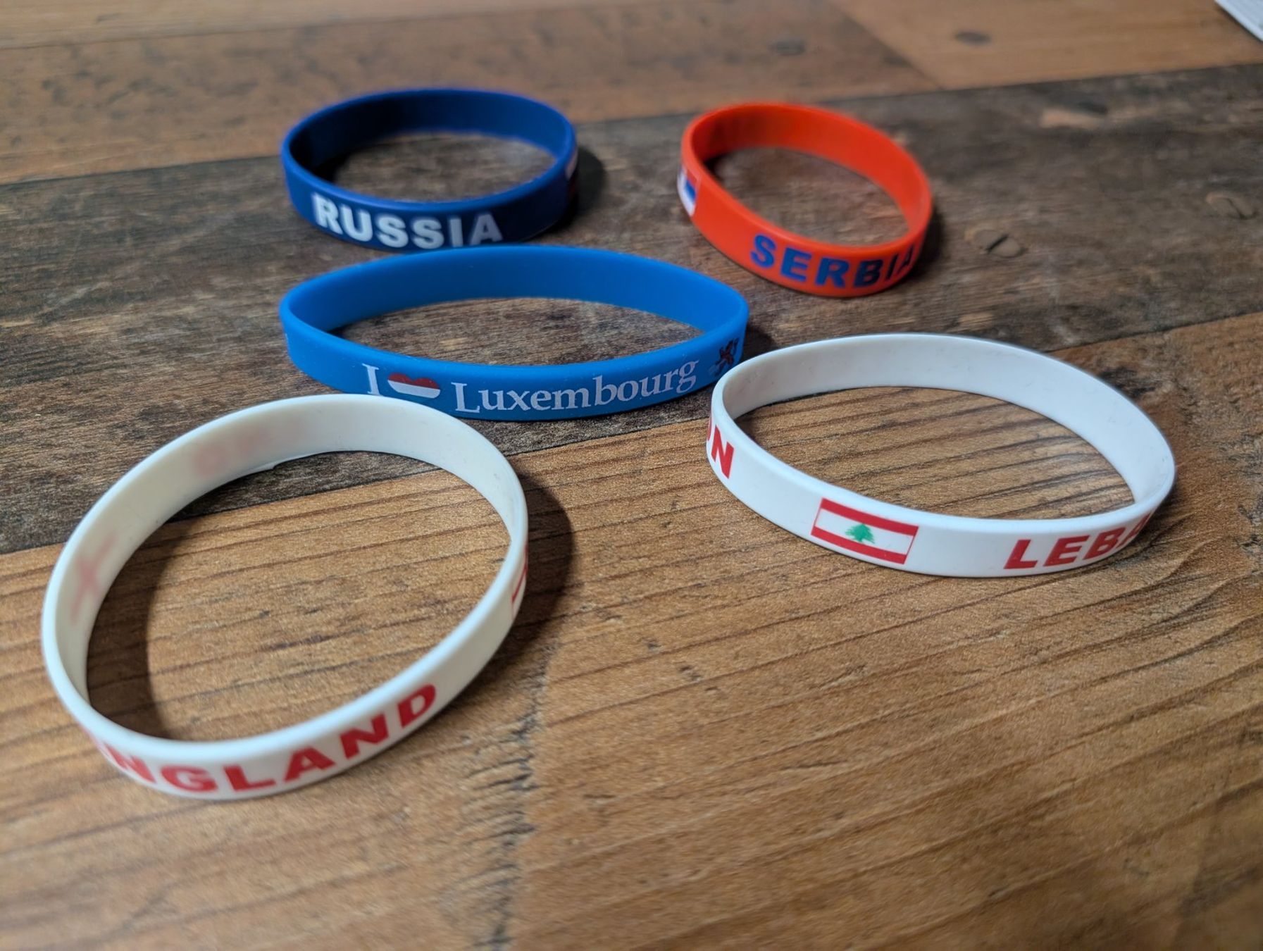 Bracciali & Braccialetti: Armbänder Set mit Länderflaggen – Usato da Neuenhof venduto da mlw_w98j