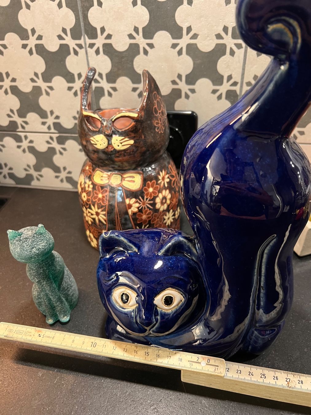 Murano Statuette: Murano Italy cat & 2 ceramic cats – Nuovo (secondo la descrizione) da Lausanne venduto da NYC67 2
