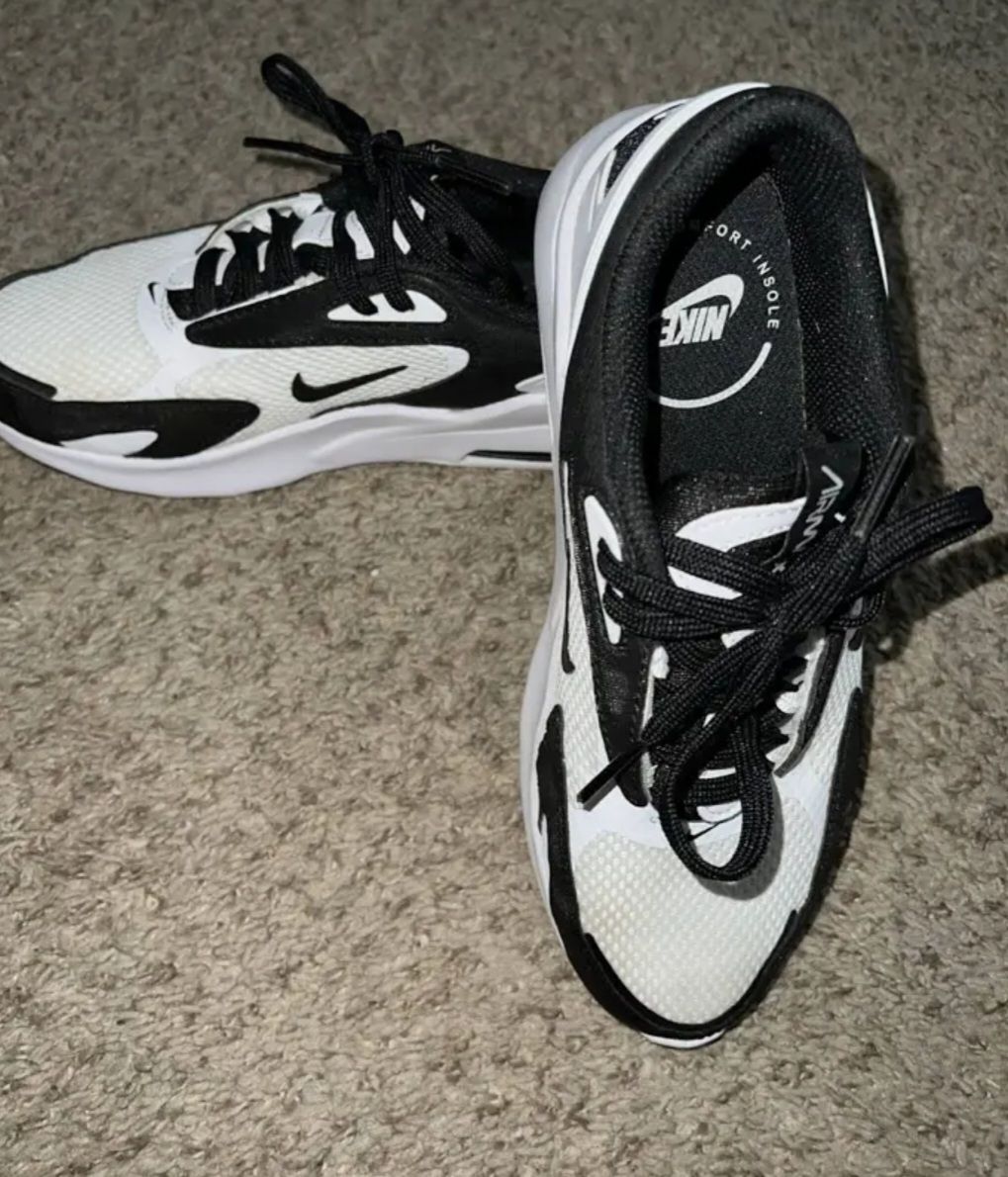 Nike Herrenschuhe: nike air max bolt 41 – Gebraucht aus Gams von P1mpcasso 1