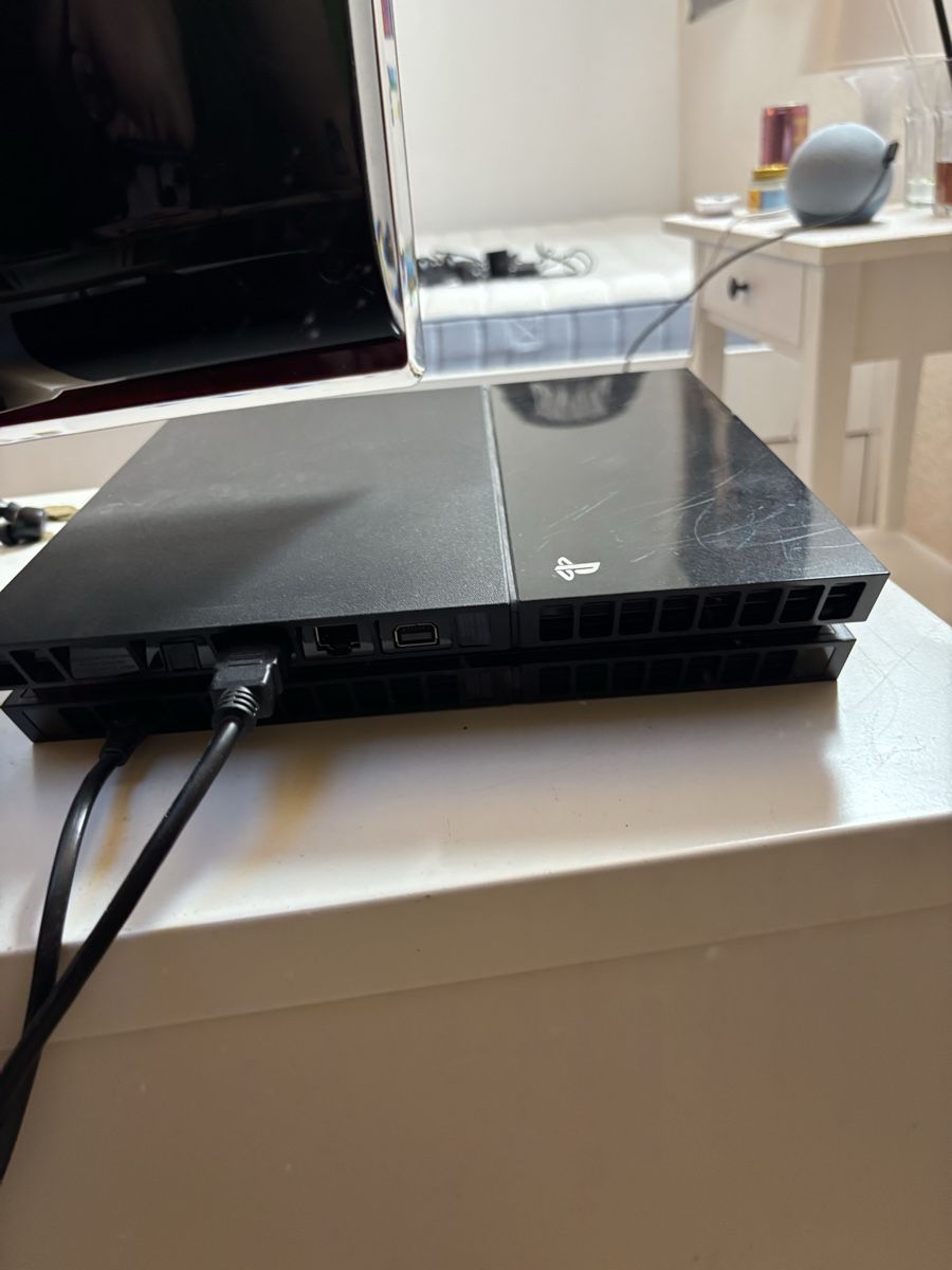 Sony Console: Playstation 4 mit 3 Controllern und Ladestation – Usato da Wallisellen venduto da ketanine 1