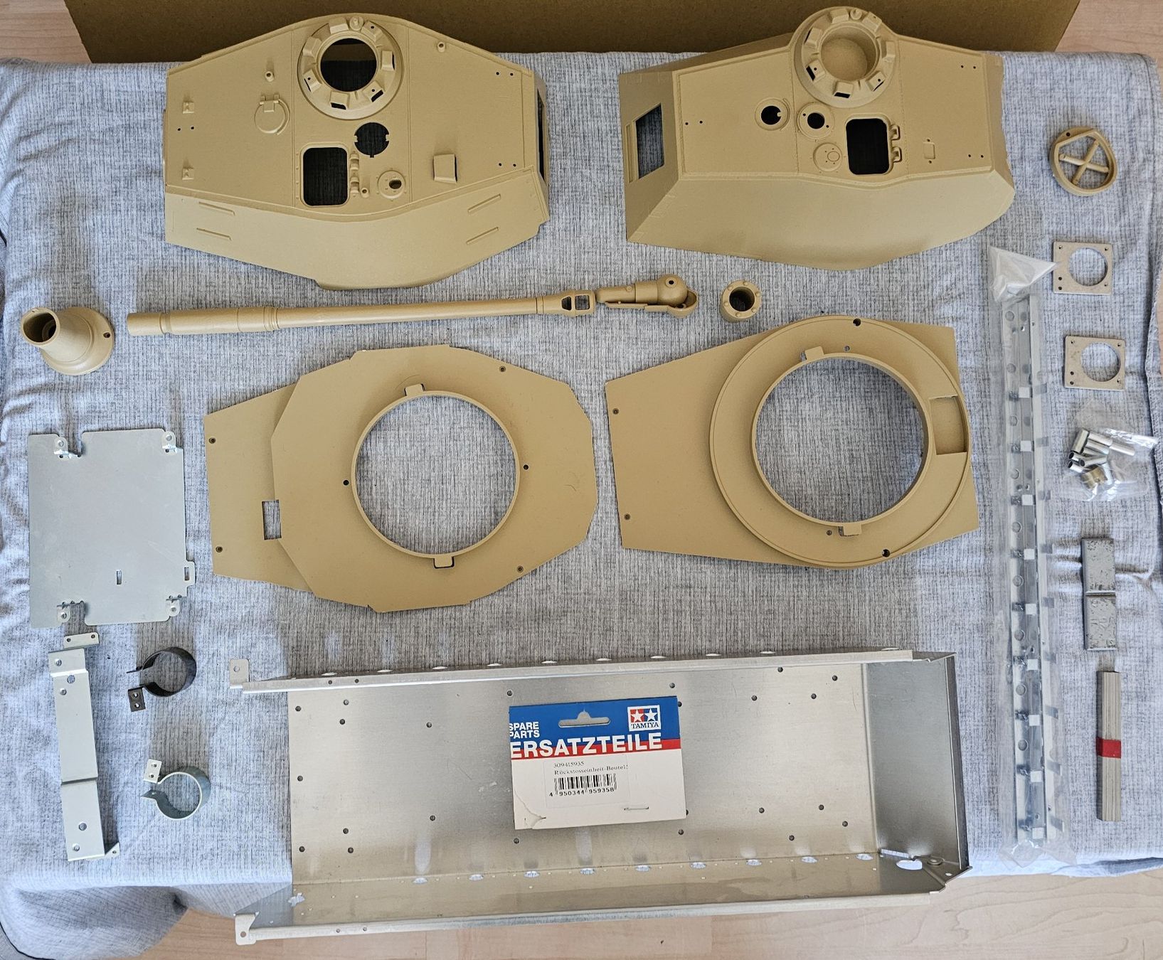 Tamiya Modellismo RC: WK2   Panzer  - Königstiger - – Usato da Rotkreuz venduto da kse_kn7b 8