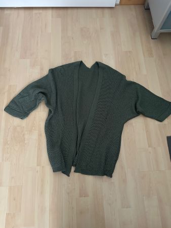 Neue Olivgrüne Strickjacke Grösse One