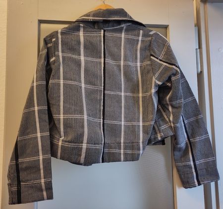 Tolle graue Jacke (Osei Duro), passt Rundholz, neu, Gr. XS/S