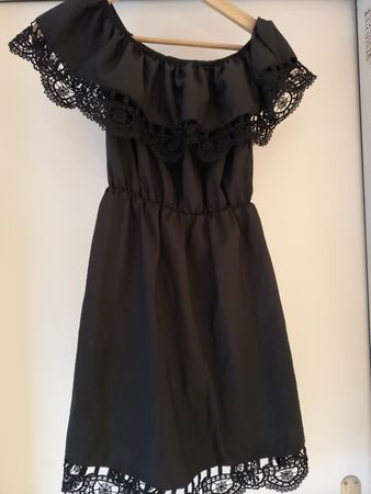 Schwarzes Sommerkleid mit Spitze, schulterfrei, Gr. S