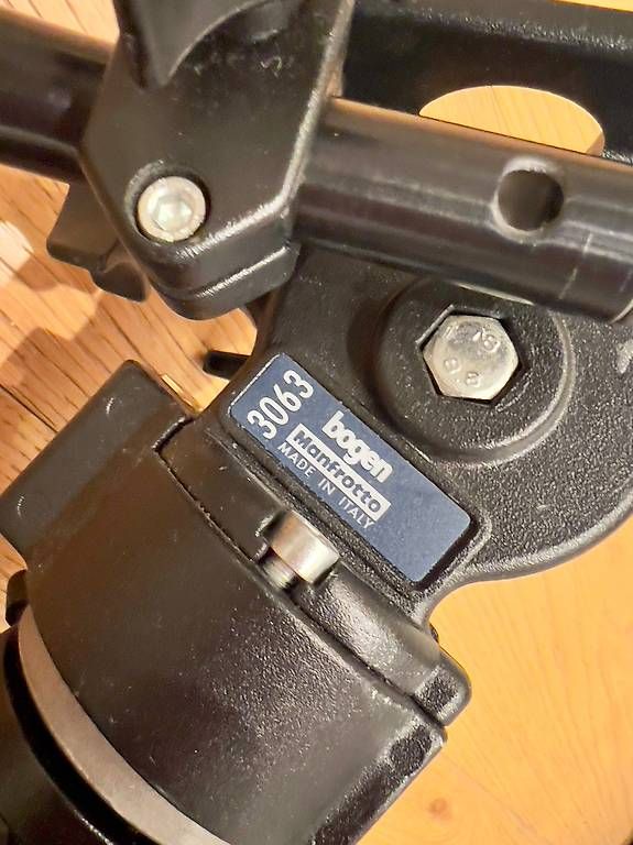 Cavalletti: Cavalletto Testa Fluida Professionale Manfrotto 3063 Bogen – Usato da Paradiso venduto da andrealugano 2
