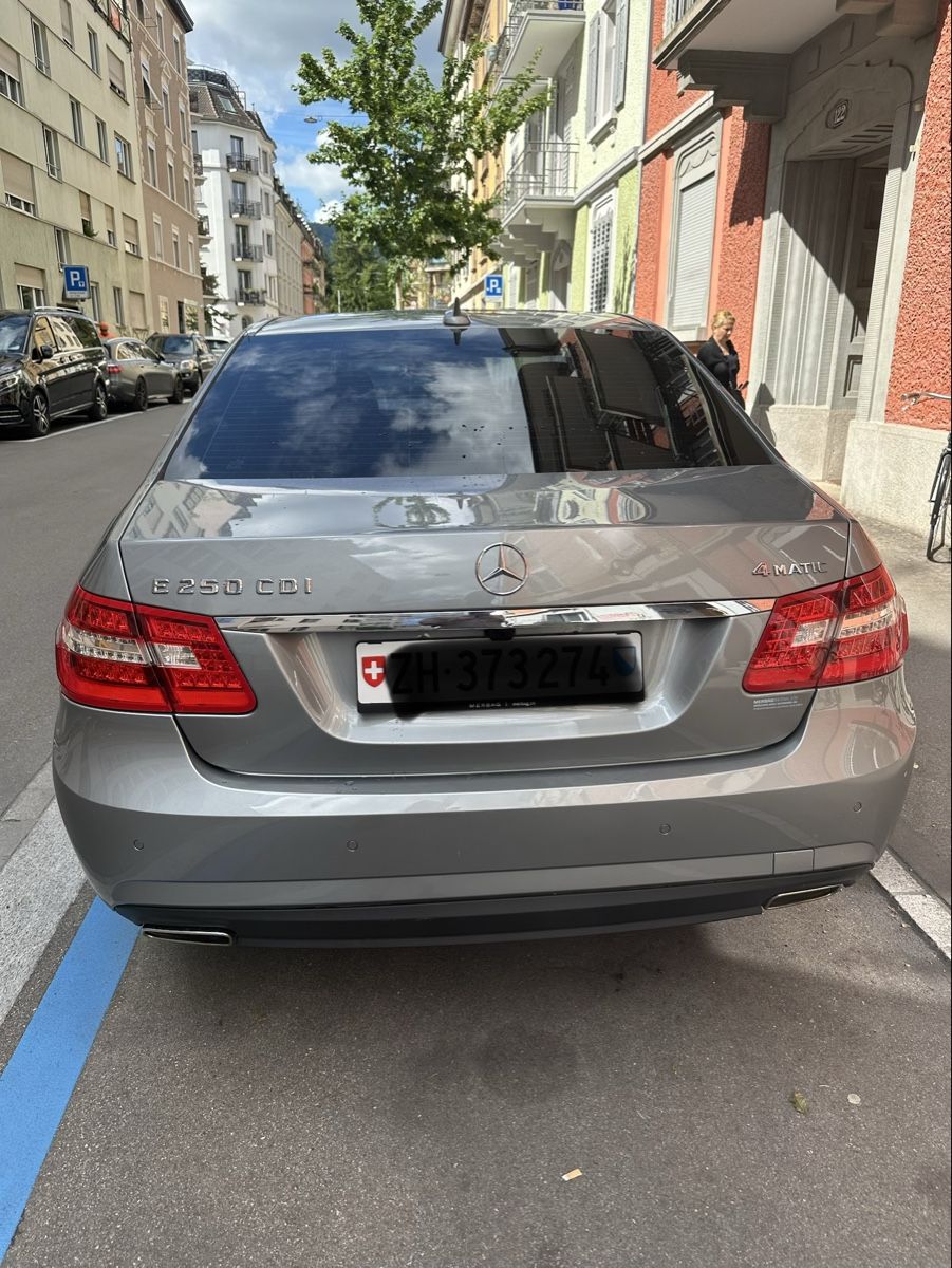 Mercedes-Benz Automobili: Mercedes E-Klasse Limousine – Usato da Zürich venduto da Alihaydar1 3