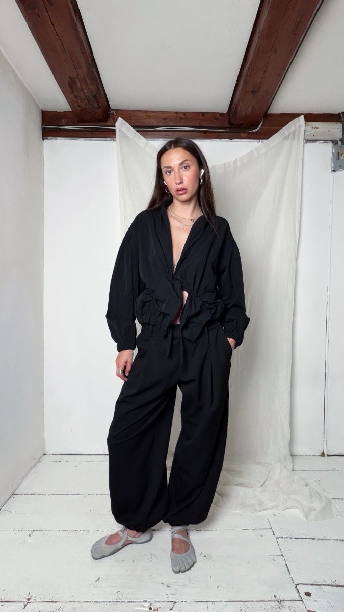 Pull&Bear Pantaloni: Pull&Bear balloon black pants with pockets,  Size S – Nuovo e nell'imballaggio originale da Knonau venduto da Grapesvintage